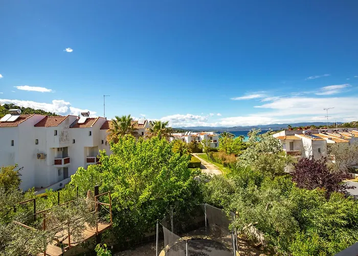 Latoura View